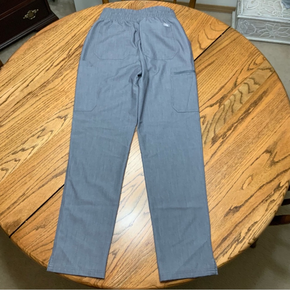 FIGS Graphite scrub set Rafaela top Yola 2 high waist cargo pants XS - Picture 7 of 8